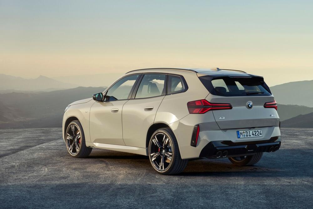 <p><em>BMW X3 xDrive 20d je luksuzni kompaktni SUV koji kombinuje elegantan dizajn, snažne performanse i naprednu tehnologiju, pružajući izuzetno iskustvo vožnje.</em></p>