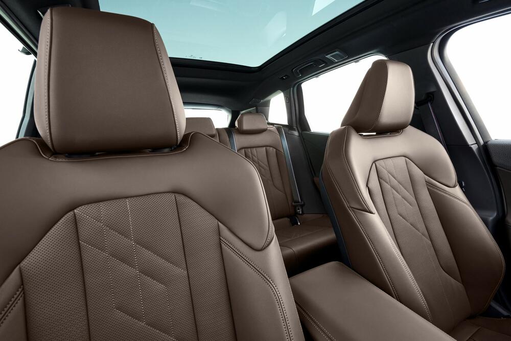 <p><em>BMW X3 xDrive 20d je luksuzni kompaktni SUV koji kombinuje elegantan dizajn, snažne performanse i naprednu tehnologiju, pružajući izuzetno iskustvo vožnje.</em></p>