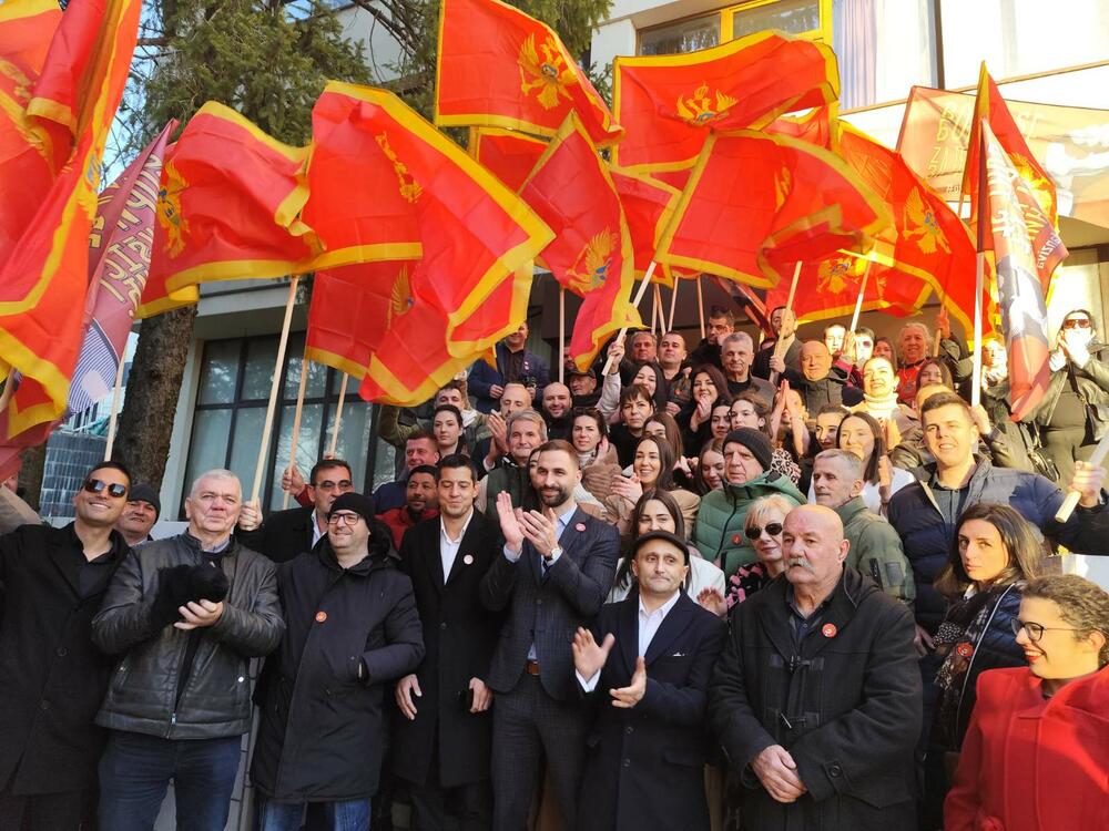 <p>"Praznik kada ćemo slaviti, a već narednih dana krenuti u nove projekte, da razvijamo naš grad na bolje i kada ćemo donijeti bolji životni standard svim građankama I građanima Nikšića, bez obzira na to kako se izjašnjavaju"</p>