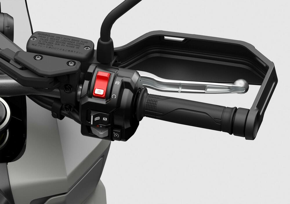 <p><strong>Novi X-ADV razbija kalup i podiže standard. Dijelom avanturistički motocikl, dijelom skuter, sa najboljim karakteristikama oba svijeta, to je vrhunski urbani istraživač.</strong></p>  <p> </p>