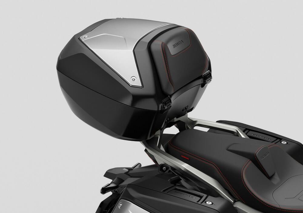 <p><strong>Novi X-ADV razbija kalup i podiže standard. Dijelom avanturistički motocikl, dijelom skuter, sa najboljim karakteristikama oba svijeta, to je vrhunski urbani istraživač.</strong></p>  <p> </p>