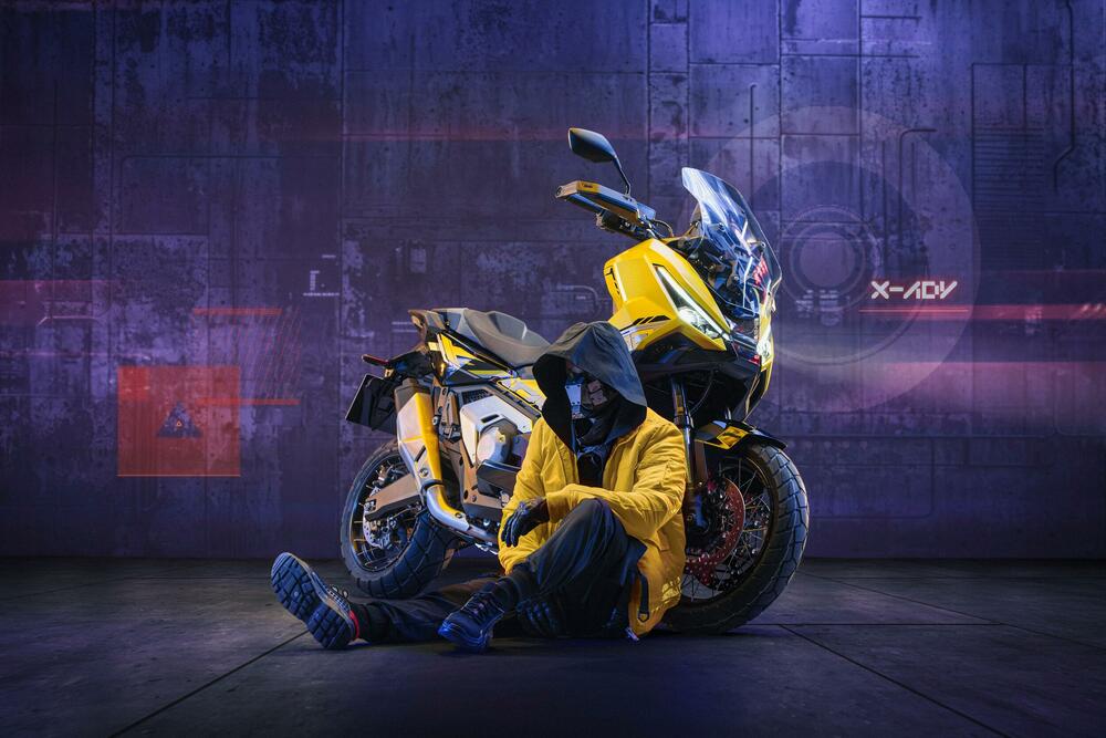 <p><strong>Novi X-ADV razbija kalup i podiže standard. Dijelom avanturistički motocikl, dijelom skuter, sa najboljim karakteristikama oba svijeta, to je vrhunski urbani istraživač.</strong></p>  <p> </p>