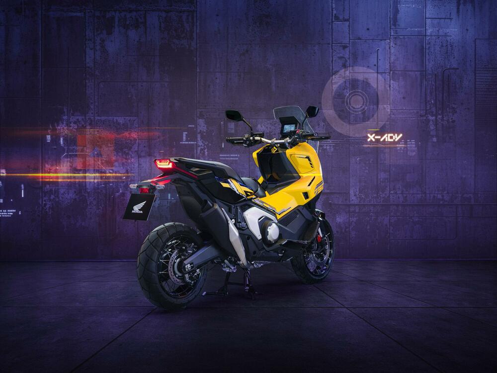 <p><strong>Novi X-ADV razbija kalup i podiže standard. Dijelom avanturistički motocikl, dijelom skuter, sa najboljim karakteristikama oba svijeta, to je vrhunski urbani istraživač.</strong></p>  <p> </p>