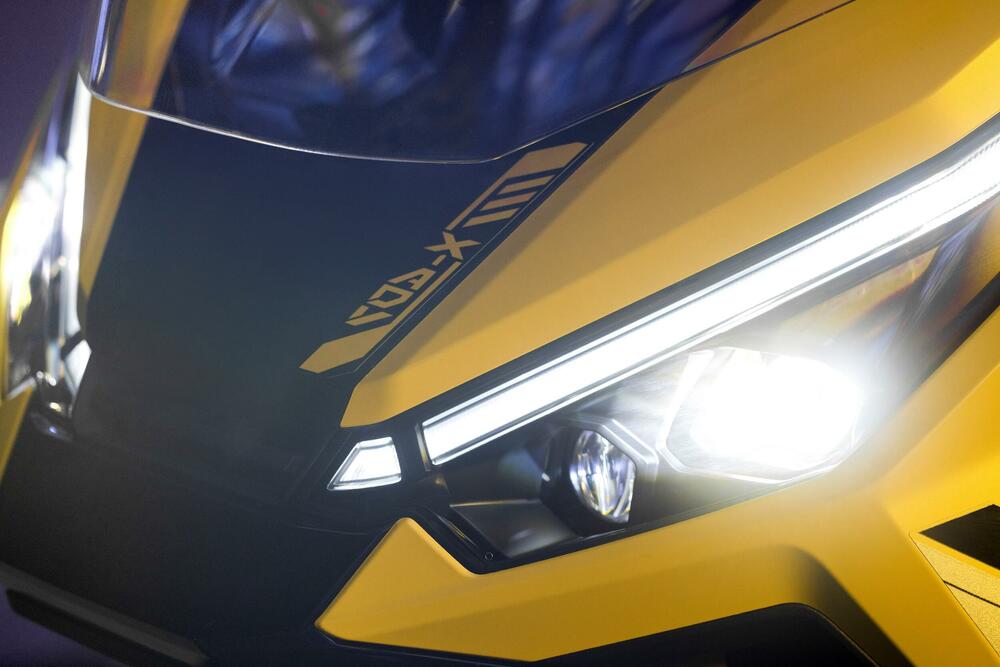 <p><strong>Novi X-ADV razbija kalup i podiže standard. Dijelom avanturistički motocikl, dijelom skuter, sa najboljim karakteristikama oba svijeta, to je vrhunski urbani istraživač.</strong></p>  <p> </p>