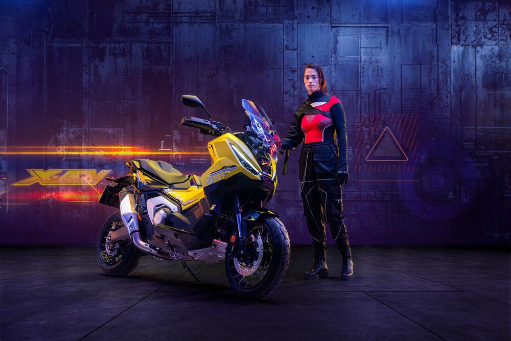 <p><strong>Novi X-ADV razbija kalup i podiže standard. Dijelom avanturistički motocikl, dijelom skuter, sa najboljim karakteristikama oba svijeta, to je vrhunski urbani istraživač.</strong></p>  <p> </p>