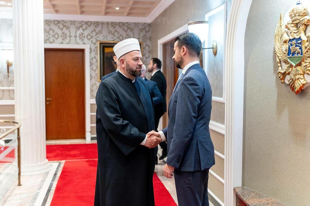 <p>"Crna Gora predstavlja brojčano malu zajednicu u kojoj se prožimaju različite religije i kulture. U tom kontekstu, islam predstavlja neodvojivi dio tradicionalnog i kulturnog nasljeđa našeg društva, a multietnički sklad temeljnu vrijednost današnje Crne Gore"</p>