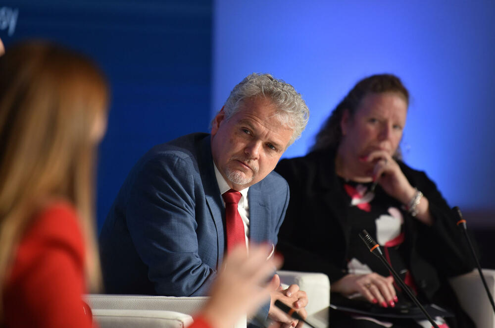 <p>"Arbitraža je više nego podesna da bude ključni institut da se izbjegnu nedostaci sudskih standardnih oblika. Mi se sa svake strane moramo pripremati da budemo konkurentni na tržištu. Moramo voditi računa da osnažimo kapacitete u sudstvu, nije dovoljno stvoriti objekte i imenovati sudije"</p>