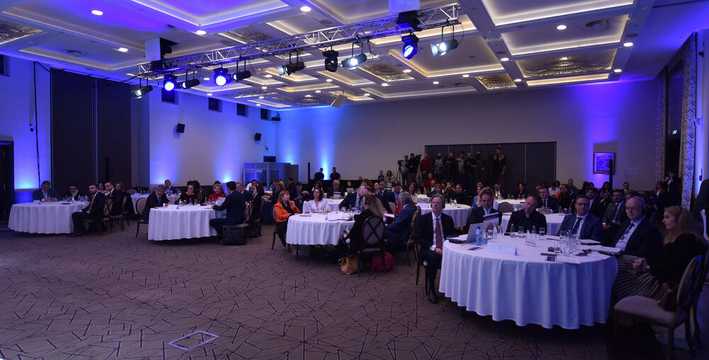 <p>"Arbitraža je više nego podesna da bude ključni institut da se izbjegnu nedostaci sudskih standardnih oblika. Mi se sa svake strane moramo pripremati da budemo konkurentni na tržištu. Moramo voditi računa da osnažimo kapacitete u sudstvu, nije dovoljno stvoriti objekte i imenovati sudije"</p>