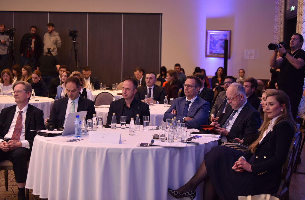 <p>"Arbitraža je više nego podesna da bude ključni institut da se izbjegnu nedostaci sudskih standardnih oblika. Mi se sa svake strane moramo pripremati da budemo konkurentni na tržištu. Moramo voditi računa da osnažimo kapacitete u sudstvu, nije dovoljno stvoriti objekte i imenovati sudije"</p>