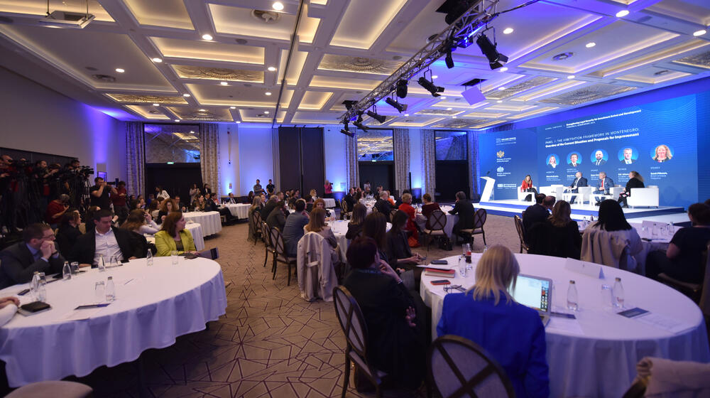 <p>"Arbitraža je više nego podesna da bude ključni institut da se izbjegnu nedostaci sudskih standardnih oblika. Mi se sa svake strane moramo pripremati da budemo konkurentni na tržištu. Moramo voditi računa da osnažimo kapacitete u sudstvu, nije dovoljno stvoriti objekte i imenovati sudije"</p>