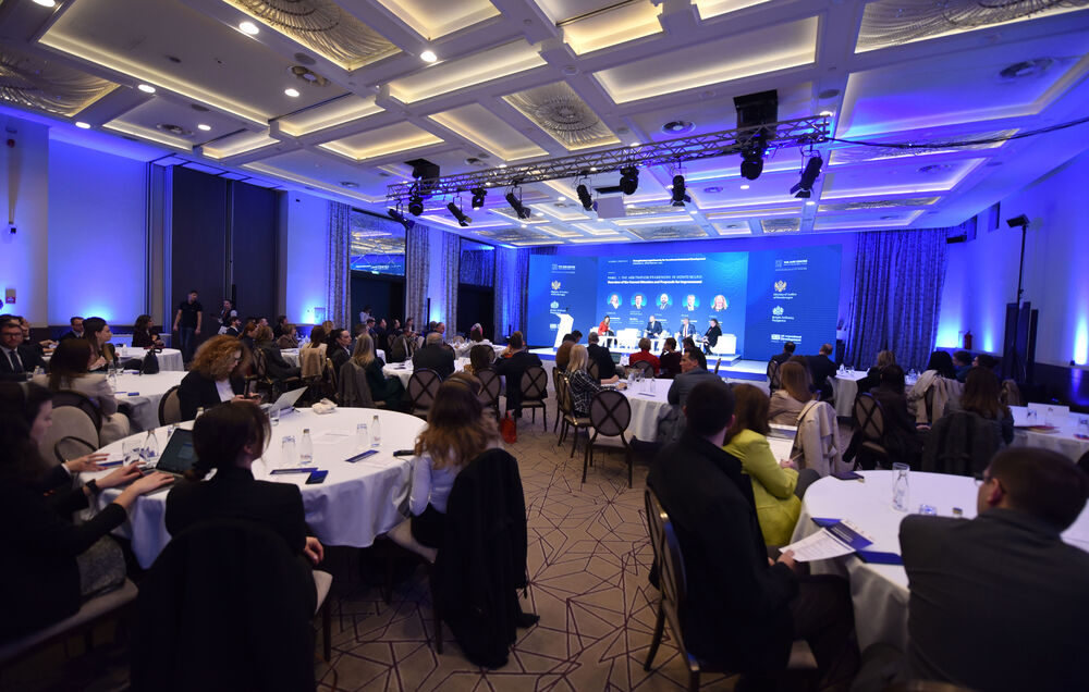 <p>"Arbitraža je više nego podesna da bude ključni institut da se izbjegnu nedostaci sudskih standardnih oblika. Mi se sa svake strane moramo pripremati da budemo konkurentni na tržištu. Moramo voditi računa da osnažimo kapacitete u sudstvu, nije dovoljno stvoriti objekte i imenovati sudije"</p>