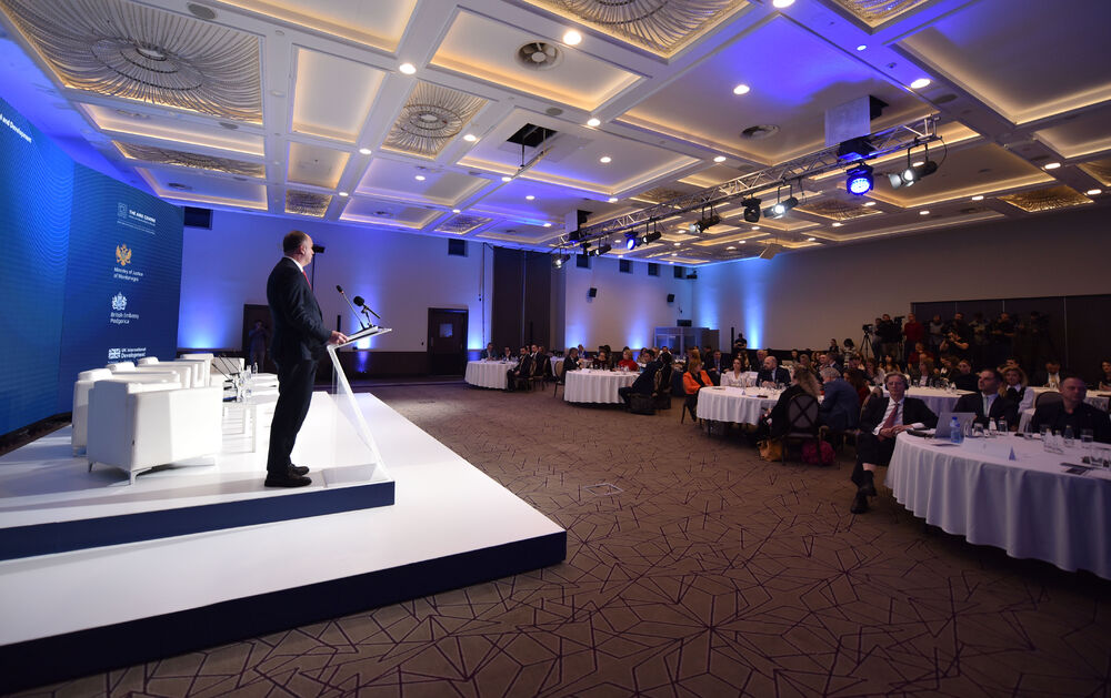 <p>"Arbitraža je više nego podesna da bude ključni institut da se izbjegnu nedostaci sudskih standardnih oblika. Mi se sa svake strane moramo pripremati da budemo konkurentni na tržištu. Moramo voditi računa da osnažimo kapacitete u sudstvu, nije dovoljno stvoriti objekte i imenovati sudije"</p>