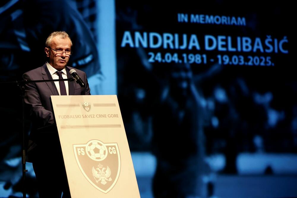 <p>Nekadašnji crnogorski reprezentativac Andrija Delibašić nikada neće biti zaboravljen, poručeno je sa komemorativne sjednice u Crnogorskom narodnom pozorištu</p>