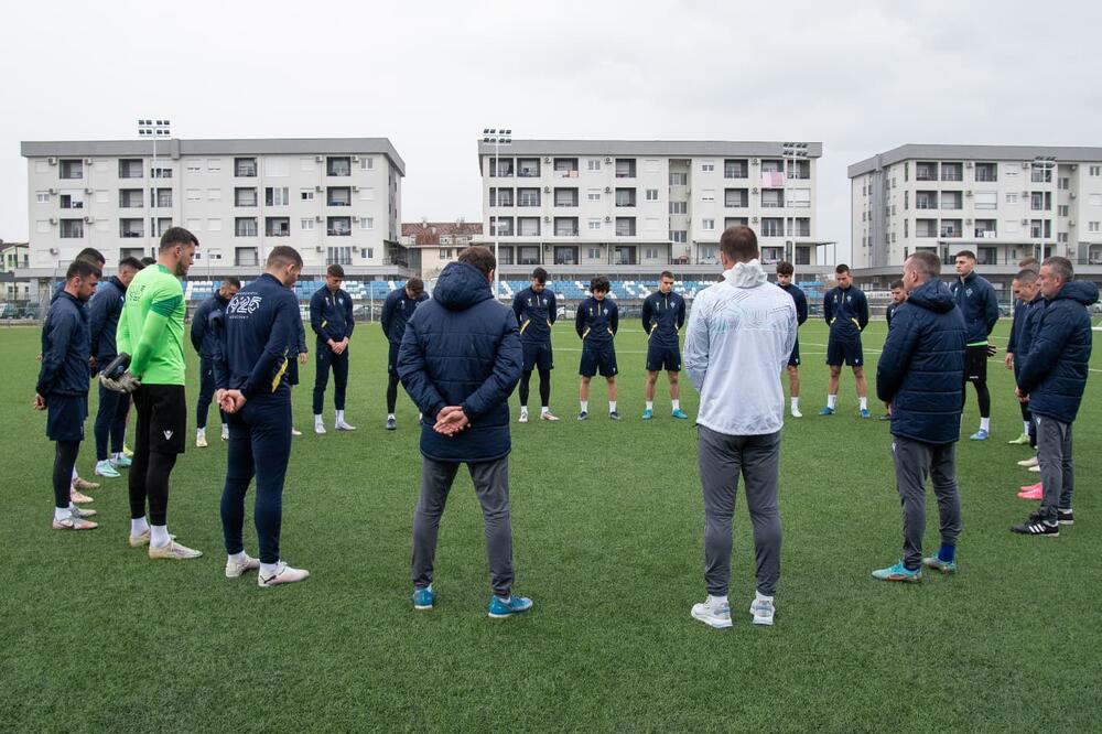 Minut tišine za Andriju prije treninga Budućnosti, Foto: FK Budućnost
