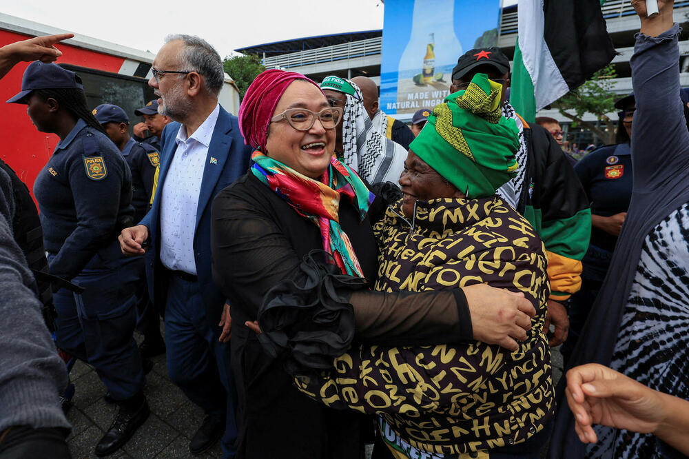 <p>"Deklaracija da ste persona non grata ima za cilj da vas ponizi", rekao je Rasul pristalicama. "Ali kada se vratite sa ovakvim dočekom onda će to shvatiti kao znak dostojanstva"</p>