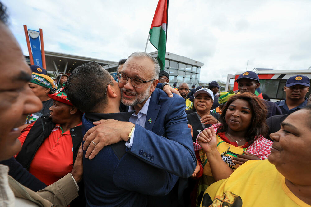 <p>"Deklaracija da ste persona non grata ima za cilj da vas ponizi", rekao je Rasul pristalicama. "Ali kada se vratite sa ovakvim dočekom onda će to shvatiti kao znak dostojanstva"</p>