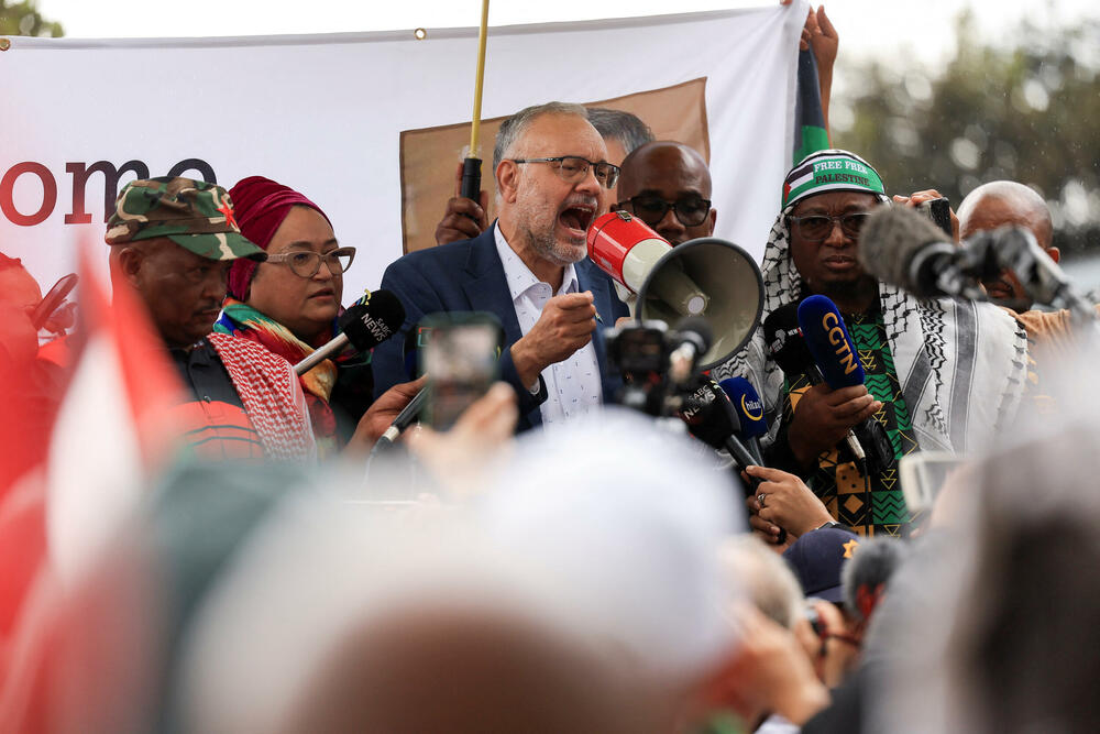 <p>"Deklaracija da ste persona non grata ima za cilj da vas ponizi", rekao je Rasul pristalicama. "Ali kada se vratite sa ovakvim dočekom onda će to shvatiti kao znak dostojanstva"</p>