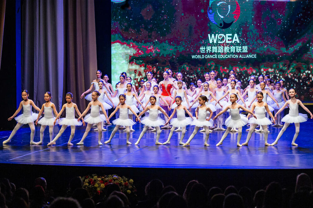 <p>Saopšteno je da originalna postavka numere “Rujna zora” zatvorila gala koncert<br /> </p>