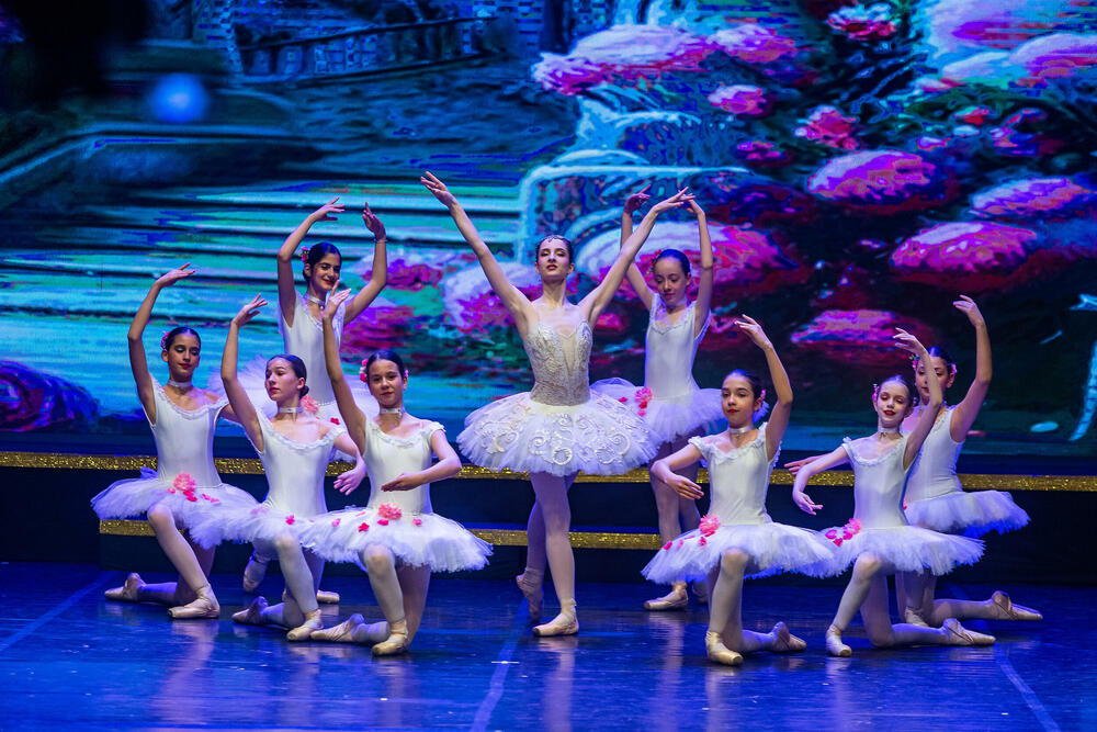 <p>Saopšteno je da originalna postavka numere “Rujna zora” zatvorila gala koncert<br /> </p>