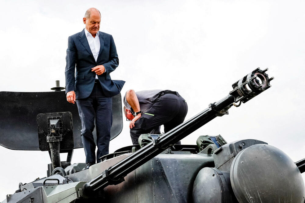 Njemački kancelar Olaf Šolc na tenku Gepard, Foto: REUTERS