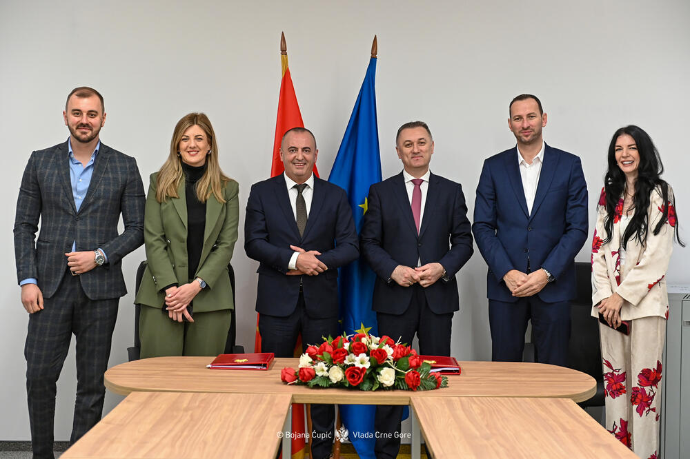 Sa potpisivanja, Foto: Ministarstvo socijalnog staranja, brige o porodici i demografije