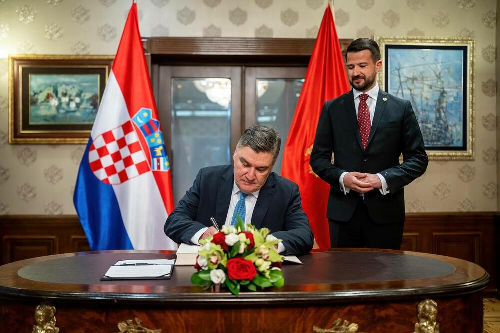 <p>Milanovića je u Vili Gorica uz najviše državne i vojne počasti dočekao Milatović</p>