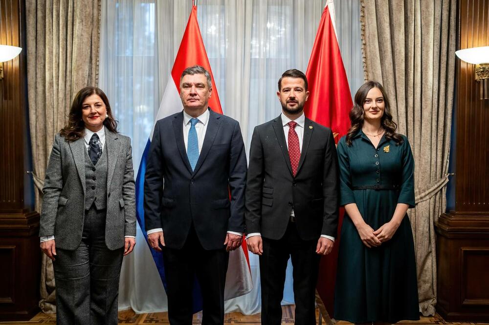 <p>Milanovića je u Vili Gorica uz najviše državne i vojne počasti dočekao Milatović</p>