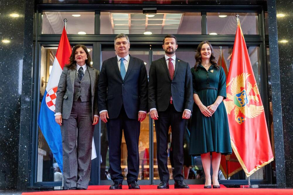<p>Milanovića je u Vili Gorica uz najviše državne i vojne počasti dočekao Milatović</p>