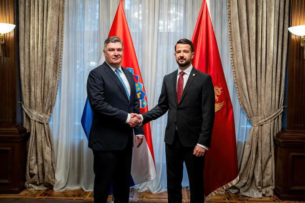 <p>Milanovića je u Vili Gorica uz najviše državne i vojne počasti dočekao Milatović</p>
