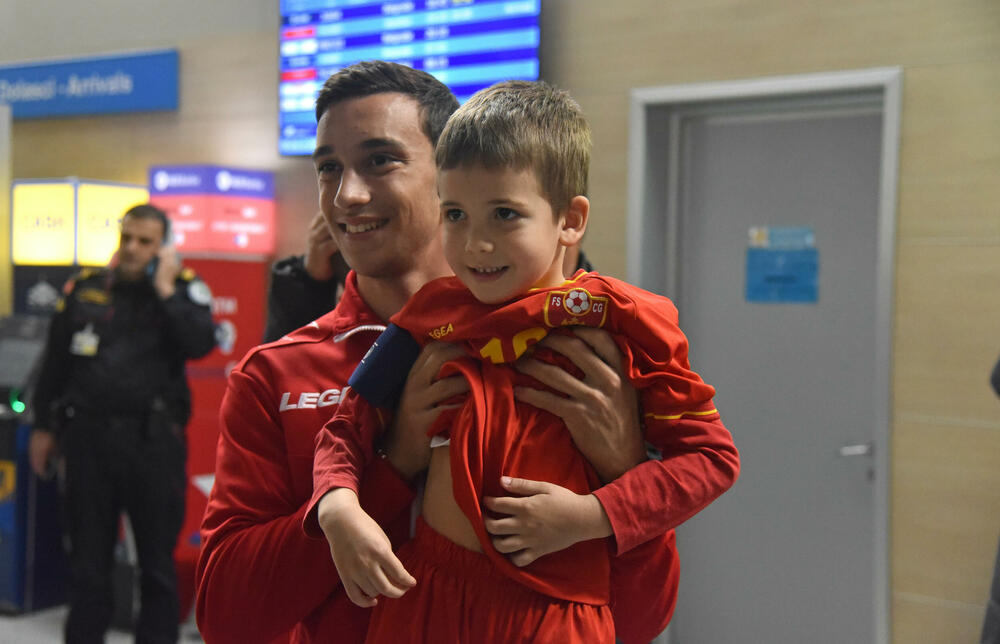 <p>Prva crnogorska fudbalska selekcija koja je izborila plasman na veliko takmičenje - osam najbolji u Evropi</p>