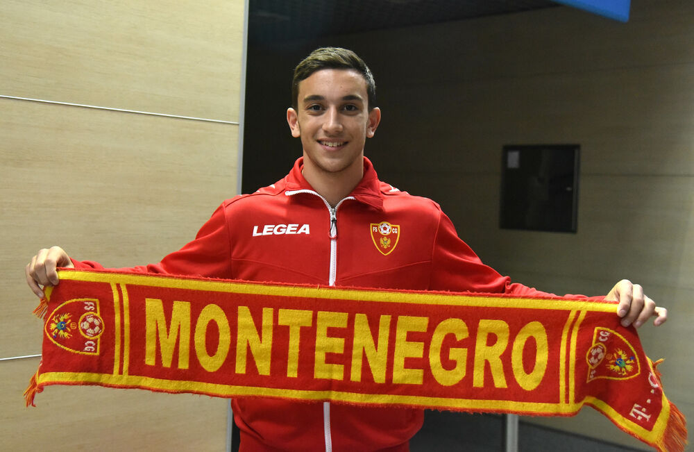 <p>Prva crnogorska fudbalska selekcija koja je izborila plasman na veliko takmičenje - osam najbolji u Evropi</p>