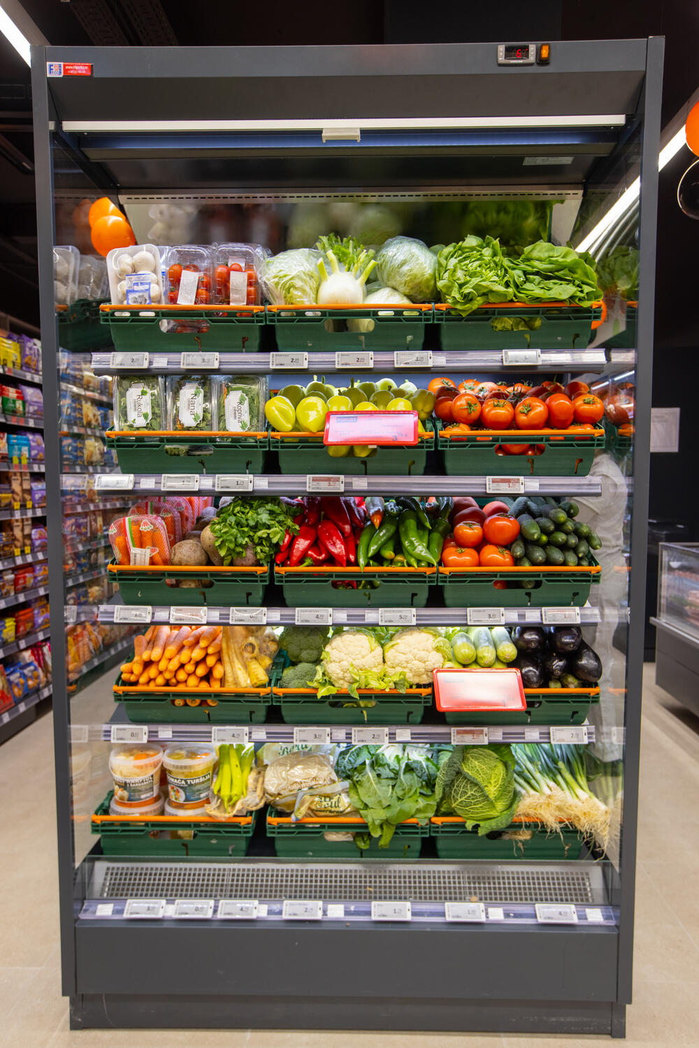 <p>Danas je svečano otvoren renovirani City market na Trećem putu u Kotoru, koji od sada kupcima nudi još bolje iskustvo kupovine u modernijem, prostranijem i prijatnijem ambijentu.</p>