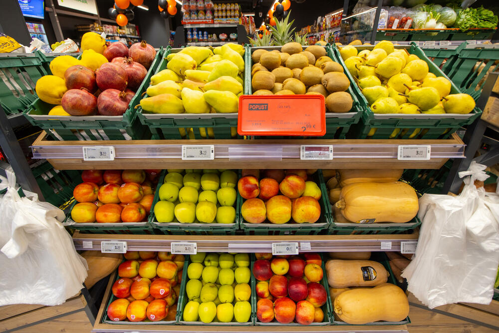 <p>Danas je svečano otvoren renovirani City market na Trećem putu u Kotoru, koji od sada kupcima nudi još bolje iskustvo kupovine u modernijem, prostranijem i prijatnijem ambijentu.</p>
