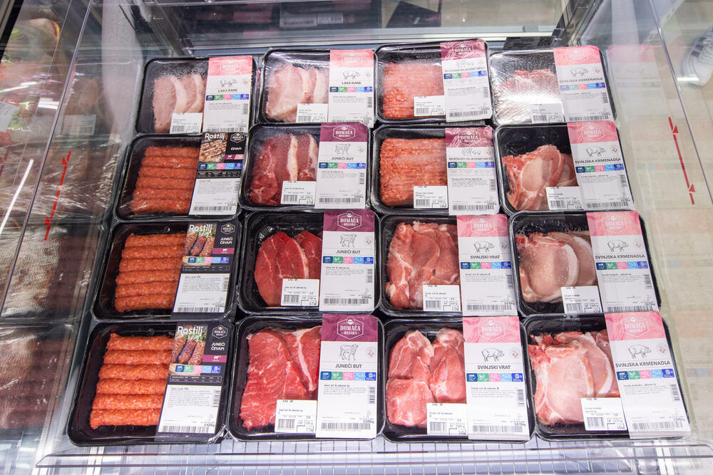 <p>Danas je svečano otvoren renovirani City market na Trećem putu u Kotoru, koji od sada kupcima nudi još bolje iskustvo kupovine u modernijem, prostranijem i prijatnijem ambijentu.</p>