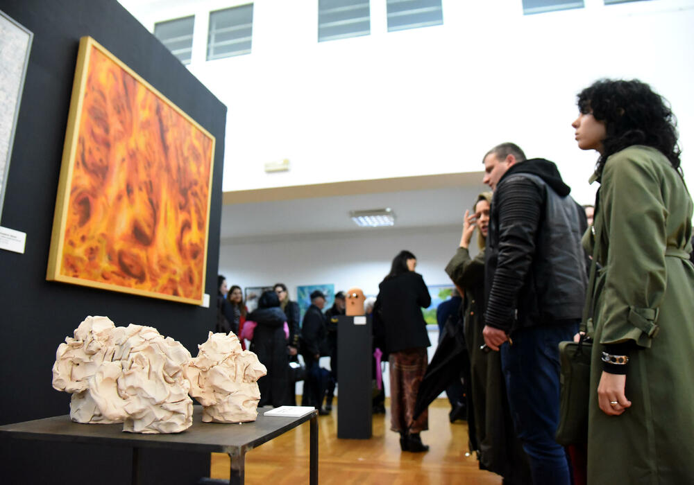<p>Osamdeseta tradicionalna izložba otvorena večeras u Umjetničkom paviljonu u Podgorici</p>