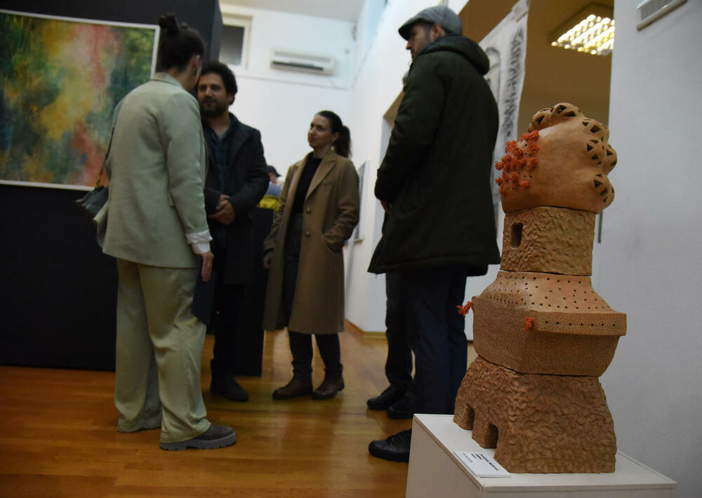 <p>Osamdeseta tradicionalna izložba otvorena večeras u Umjetničkom paviljonu u Podgorici</p>