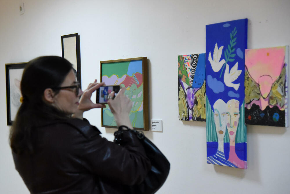 <p>Osamdeseta tradicionalna izložba otvorena večeras u Umjetničkom paviljonu u Podgorici</p>