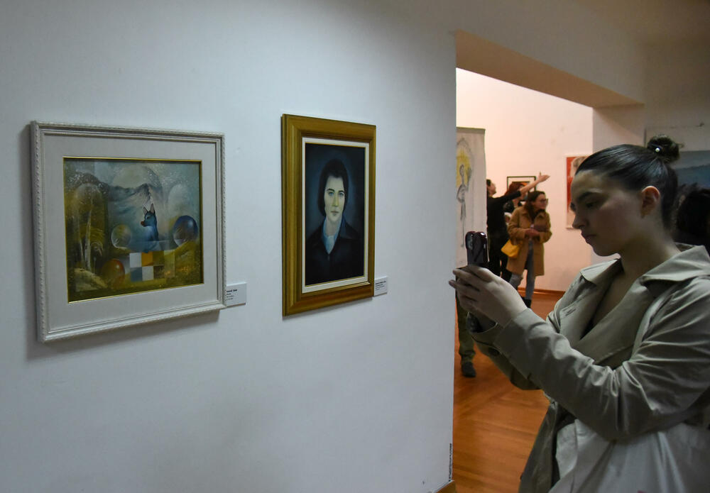 <p>Osamdeseta tradicionalna izložba otvorena večeras u Umjetničkom paviljonu u Podgorici</p>