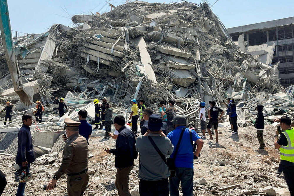 Srušeni soliter u izgradnji u Bangkoku nakon zemljotresa, Foto: REUTERS