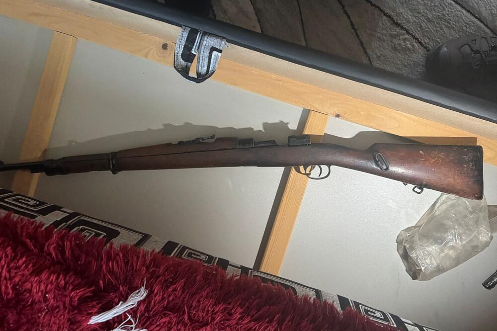 Oduzeta puška, Foto: Uprava policije