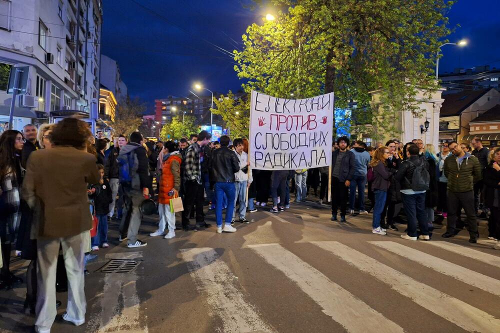 Sa protesta, Foto: BETAPHOTO/ BILJANA LJUBISAVLJEVIC