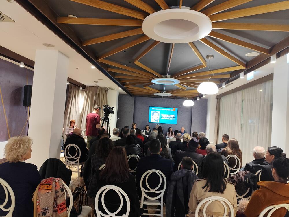 <p>"Vezivna nit koja je spajala sve ove ljude različitih generacija, porijekla, obrazovnog nivoa, je snažna ideja borbe za slobodu, pravedniji svijet, progres, istinski altruizam i antifašizam", kazala je Jasmina Nikčević</p>