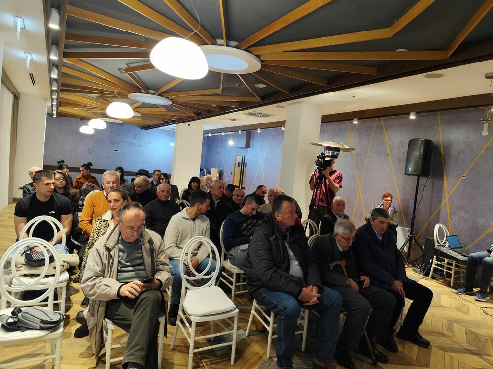 <p>"Vezivna nit koja je spajala sve ove ljude različitih generacija, porijekla, obrazovnog nivoa, je snažna ideja borbe za slobodu, pravedniji svijet, progres, istinski altruizam i antifašizam", kazala je Jasmina Nikčević</p>