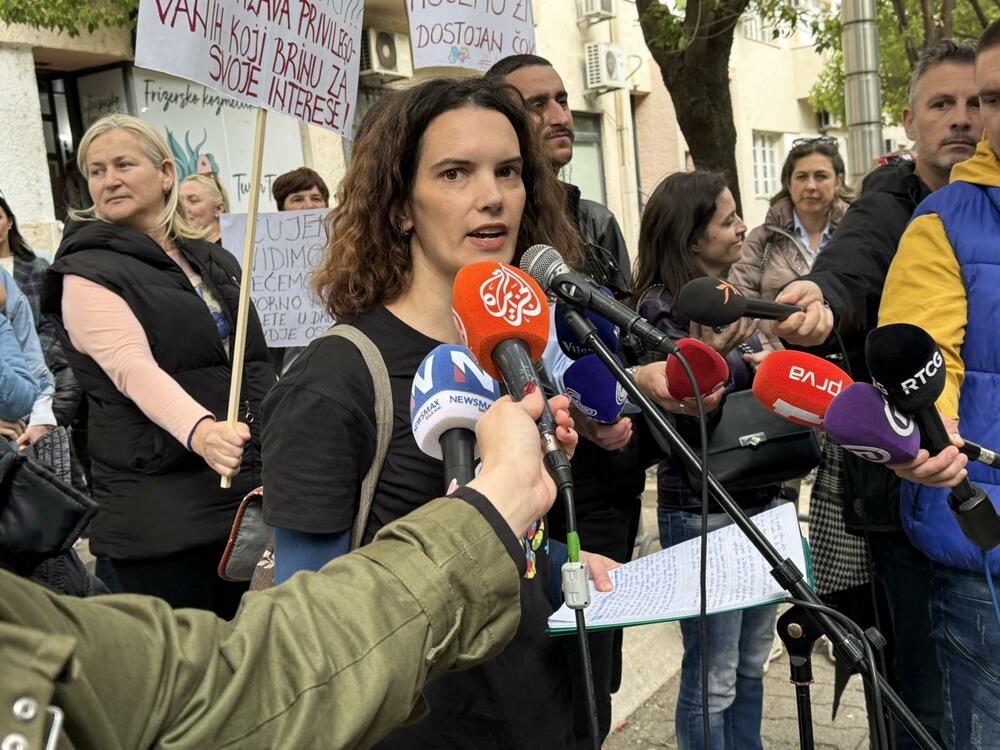 <p>Prema nezvaničnim informacijama, ima između pet i šest hiljada djece sa dijagnozom iz spektra autizma, saopštila je psihološkinja Slavica Raičević</p>