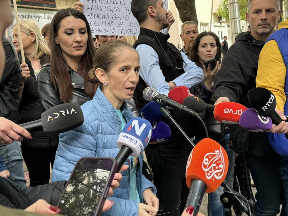 <p>Prema nezvaničnim informacijama, ima između pet i šest hiljada djece sa dijagnozom iz spektra autizma, saopštila je psihološkinja Slavica Raičević</p>