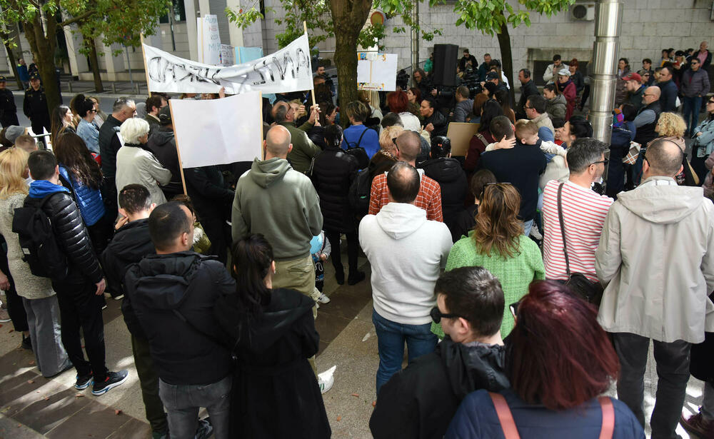 <p>Prema nezvaničnim informacijama, ima između pet i šest hiljada djece sa dijagnozom iz spektra autizma, saopštila je psihološkinja Slavica Raičević</p>