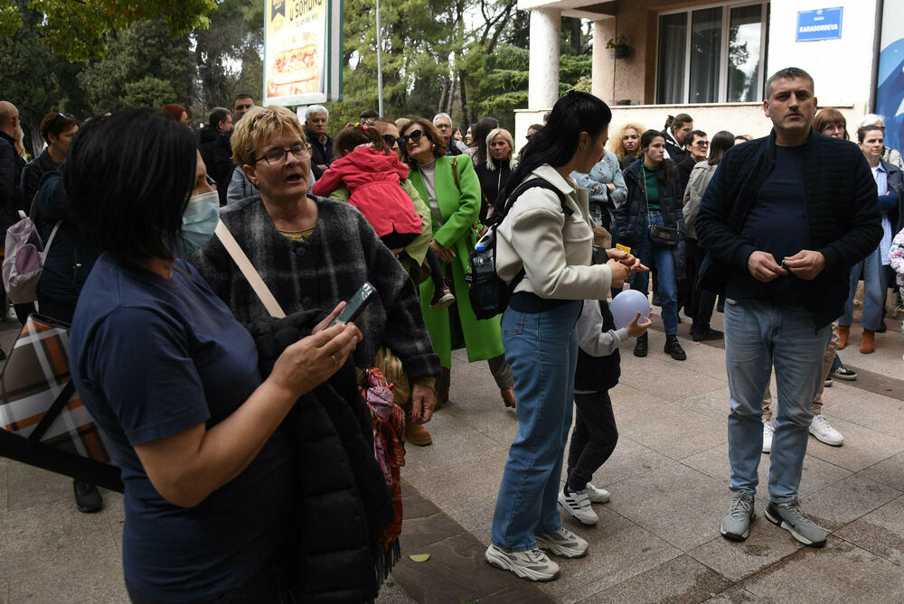 <p>Prema nezvaničnim informacijama, ima između pet i šest hiljada djece sa dijagnozom iz spektra autizma, saopštila je psihološkinja Slavica Raičević</p>
