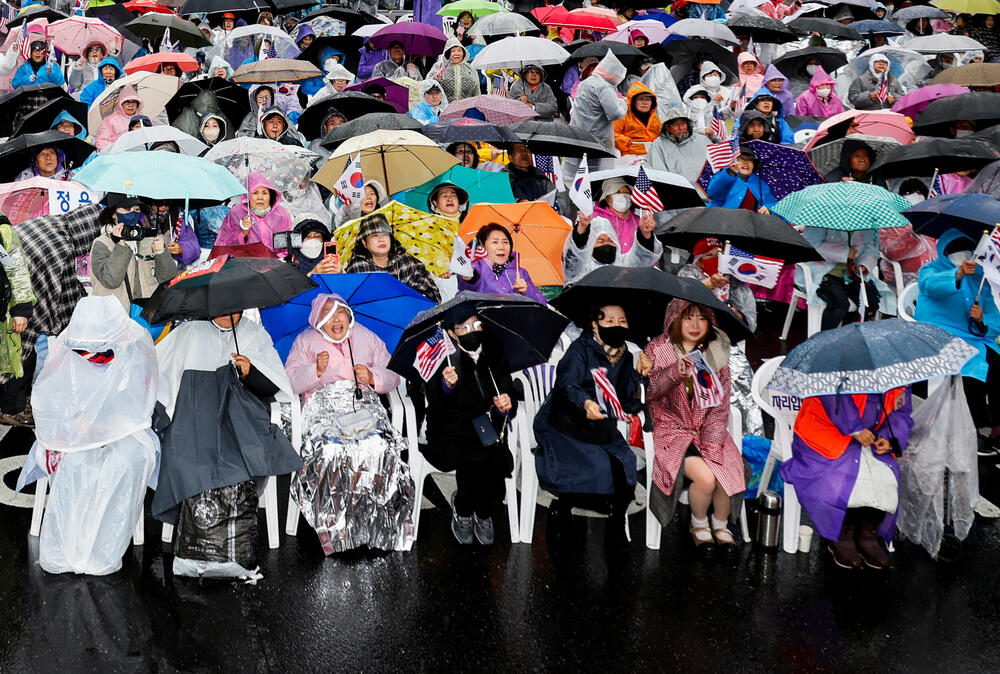 <p>Jun je zaprepastio Južnu Koreju u noći između 3. i 4. decembra jer je iznenada proglasio vanredno stanje i poslao vojsku da preuzme kontrolu nad parlamentom, kojim dominira opozicija</p>