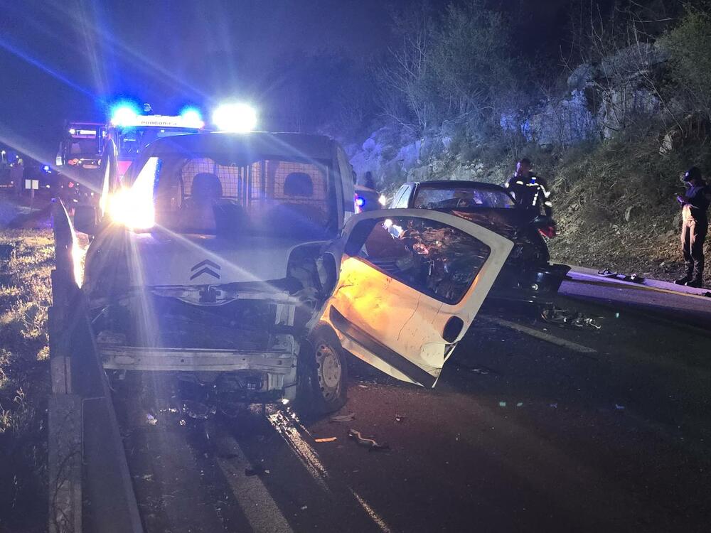 <p>Televizija Vijesti saznaje da su u udesu učestvovala tri vozila</p>