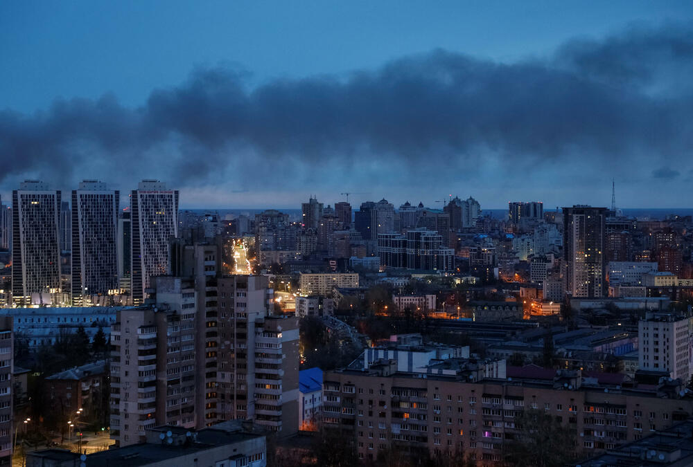 <p>Kijev indipendent prenosi da je Ukrajinska državna služba za vanredne situacije saopštila da je napad zahvatio kijevske oblasti Darnicki, Obolonski i Solomjanski</p>